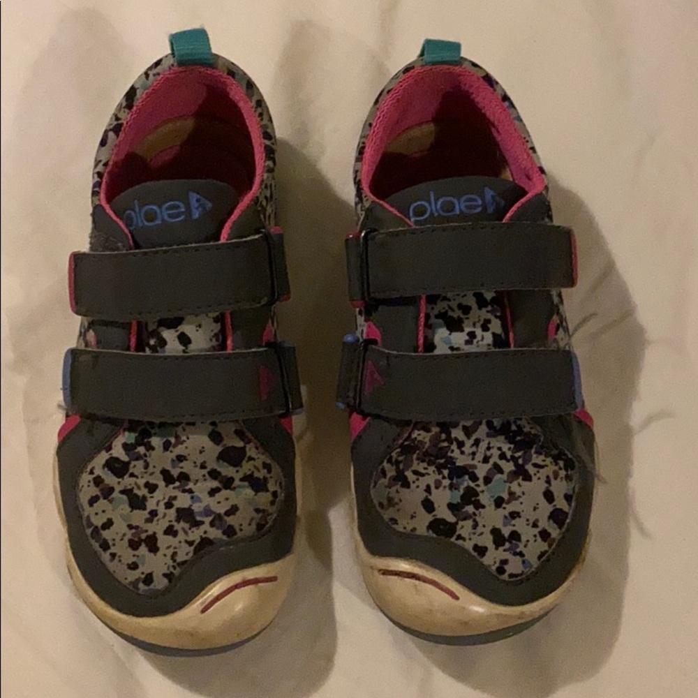 Plae 11.5 youth Velcro shoes